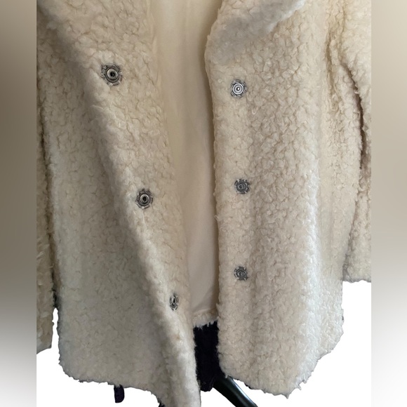 🎉🪩 Fun Sherpa Coat - Picture 2 of 6